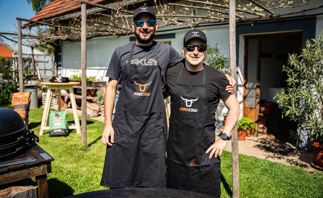 Luka Cencelj in Luka Zrnič vodita novo kranjsko zorilnico mesa MadCow Steaks, kjer prodajajo tudi govedino vagju, katere cena gre celo do 300 evrov za kilogram! (Foto: Rok Valenčič)
